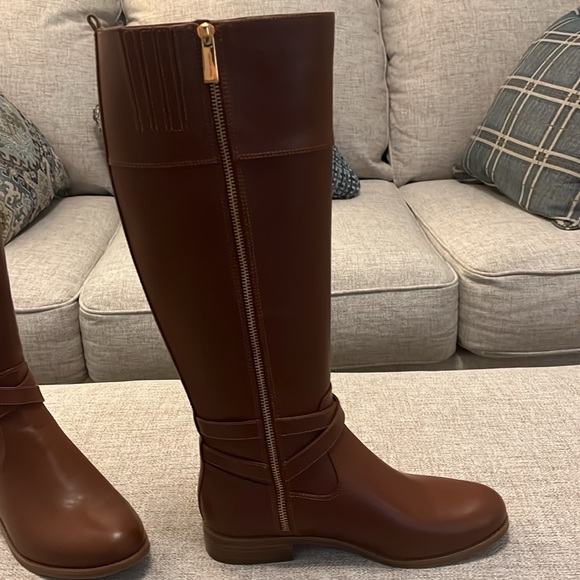 Michael kors leather boots. Never worn. Excellent condition. - Picture 2 of 5